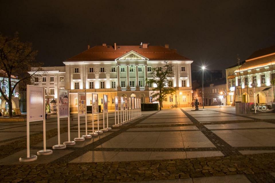 Family & Business Elegant Apartments Rynek Centrum Downtown - 2 Bedroom, Balcony, Parking Kielce Kültér fotó